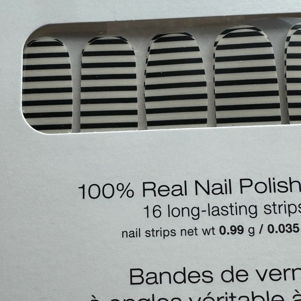 Color Street 100% real nail polish strips “ between the lines” FDL029 nip